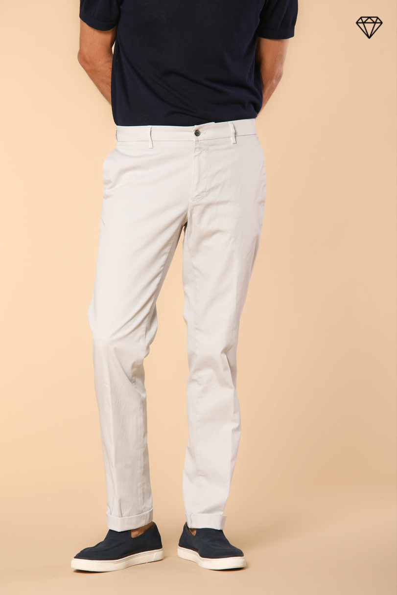 New York men's chino pants in stretch satin regular fit ①