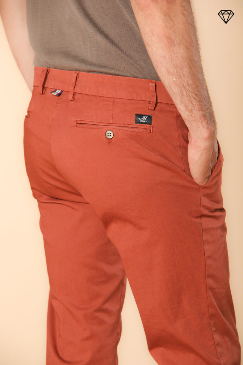 New York pantalón chino hombre en raso elástico regular fit ①