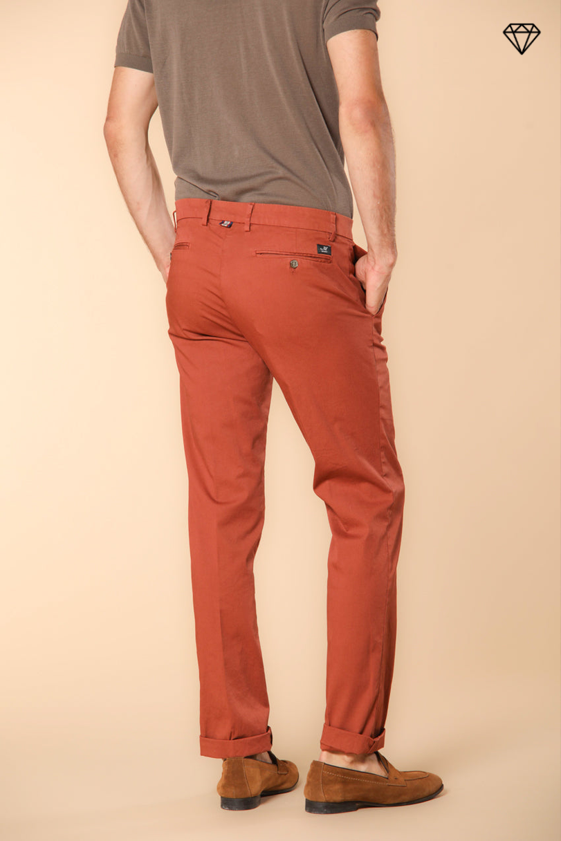New York pantalón chino hombre en raso elástico regular fit ①