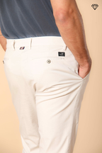 New York pantalón chino hombre en raso elástico regular fit ①