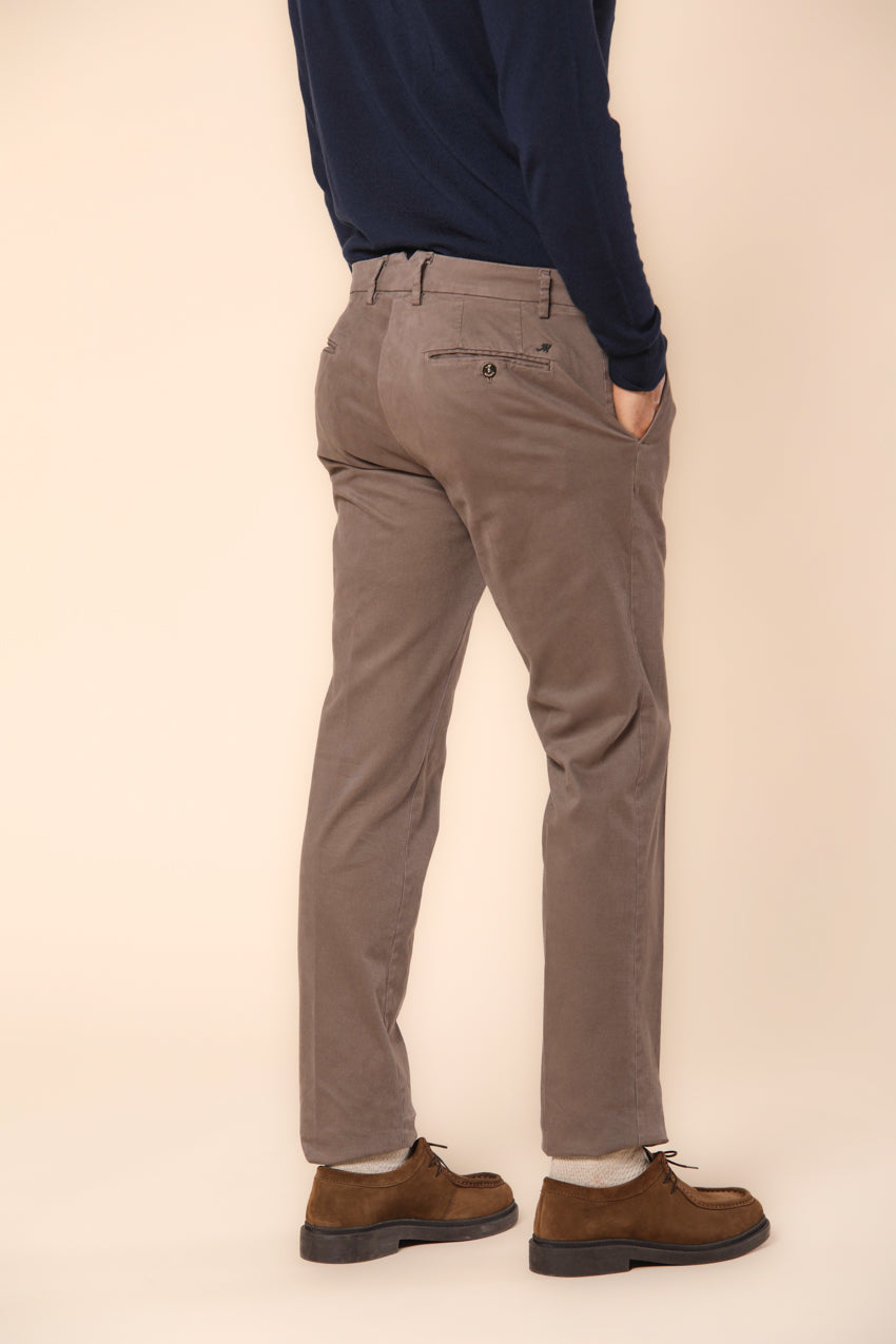 New York Times pantalone chino uomo in gabardina con dettagli sartoriali regular fit