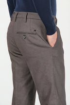 New York men’s chino pants in yarn-dyed birdseye pattern with regular fit
