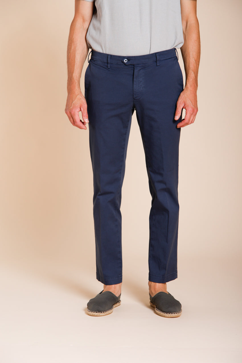 New York pantalón chino hombre en gabardina stretch regular fit ①