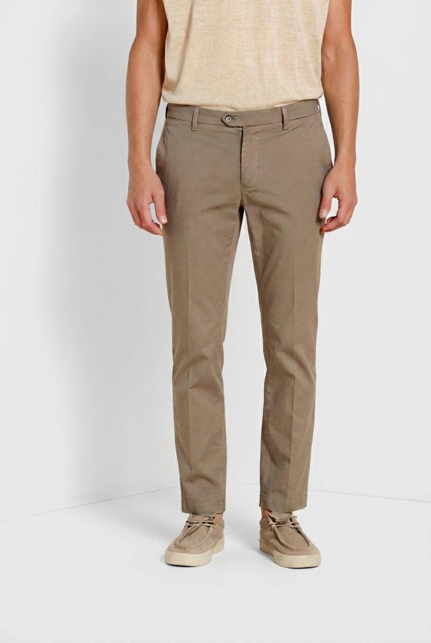 New York pantalón chino hombre en gabardina stretch regular fit ①