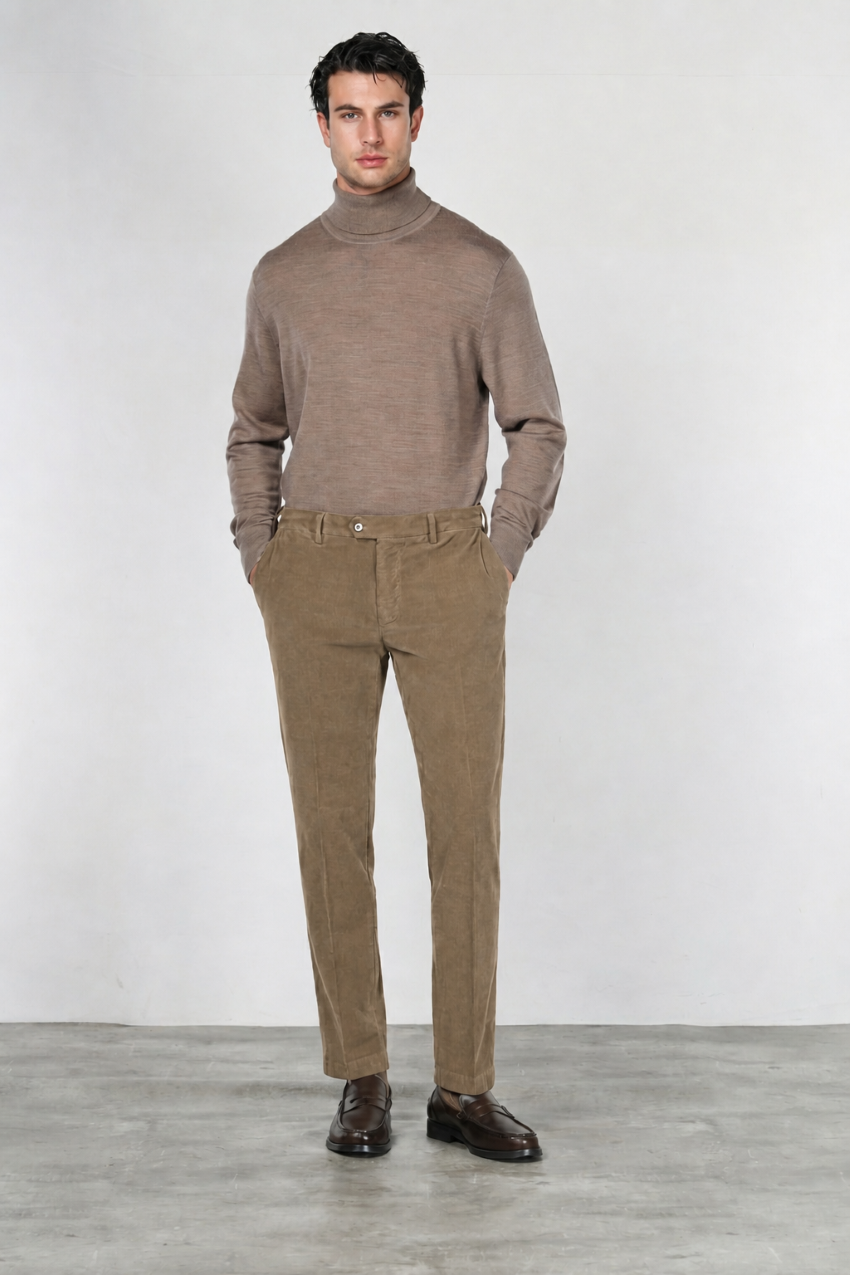 New York Chinohose für Herren aus stretchigem 2000-Rippen-Samt mit regular fit ①
