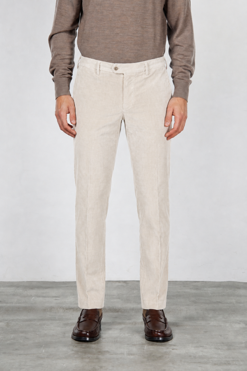 New York Chinohose für Herren aus stretchigem 2000-Rippen-Samt mit regular fit ①
