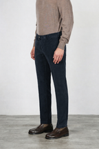 New York Chinohose für Herren aus stretchigem 2000-Rippen-Samt mit regular fit ①
