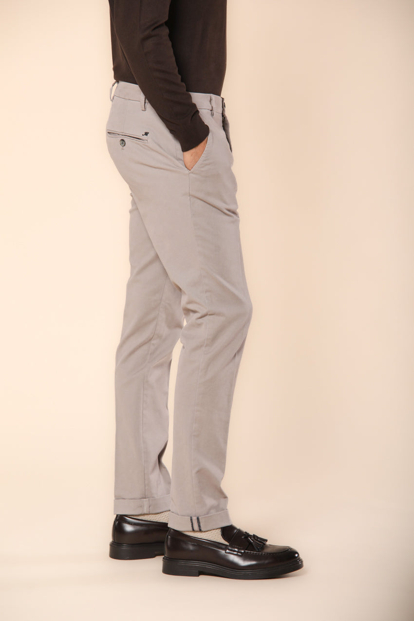 Milano pantalón chino hombre en gabardina stretch ajuste extra slim ①