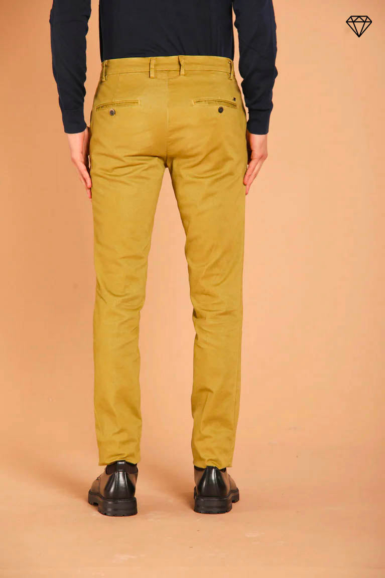 Milano pantalon chino homme  en gabardine stretch coupe extra slim  ①