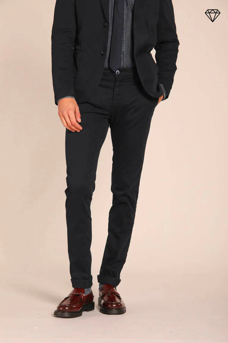 Milano pantalon chino homme en gabardine stretch coupe extra slim ①.