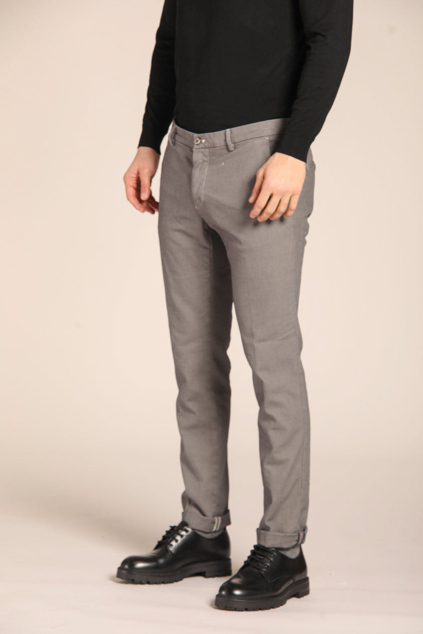 immagine 2 di pantalone chino uomo modello Milano Style, pattern occhio di pernice, di color ghiaccio, fit extra slim di Mason's