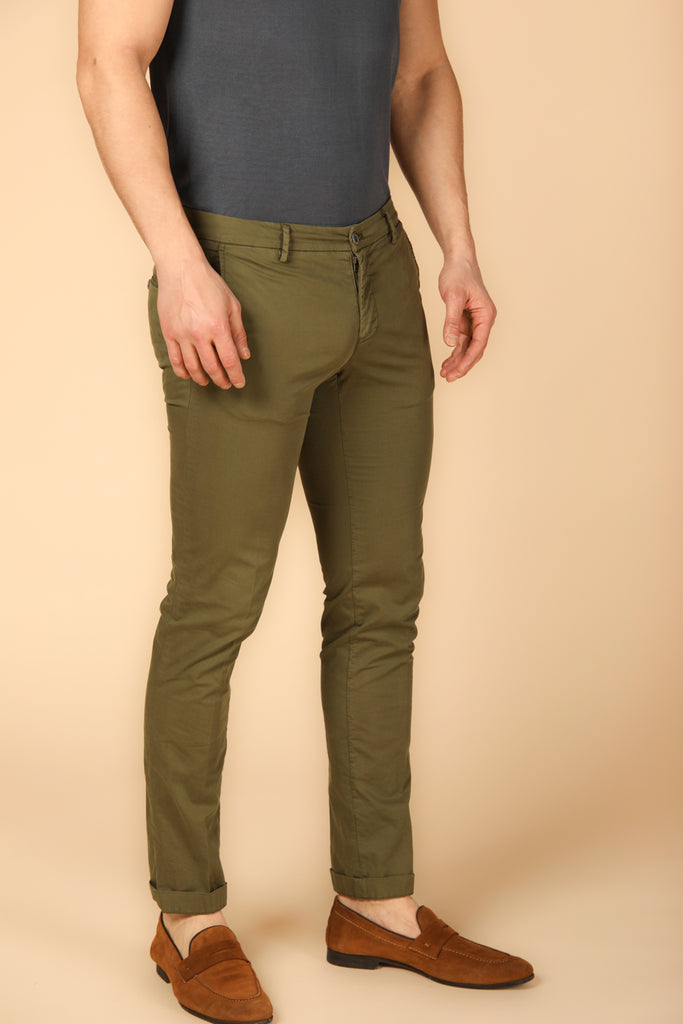 immagine 2 di pantalone chino uomo modello Milano Style in verde extra slim fit di Mason's