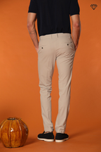 Milano pantalone chino uomo in cotone pima extra slim fit ①