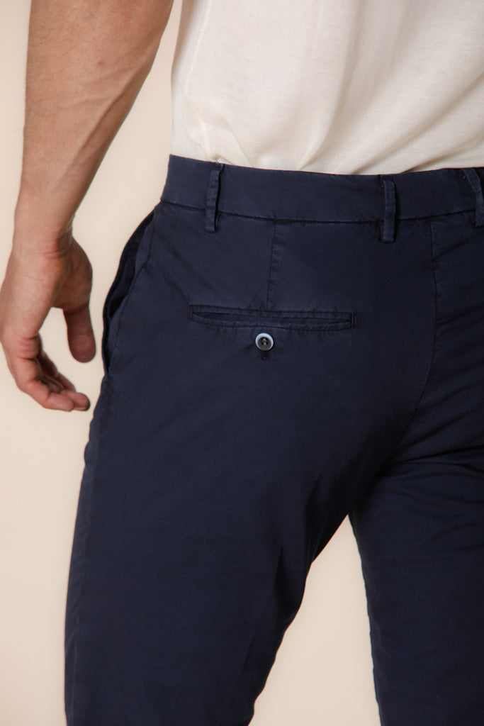 Immagine 2 di pantalone chino uomo in gabardina stretch blu navy modello Milano Style di Mason's