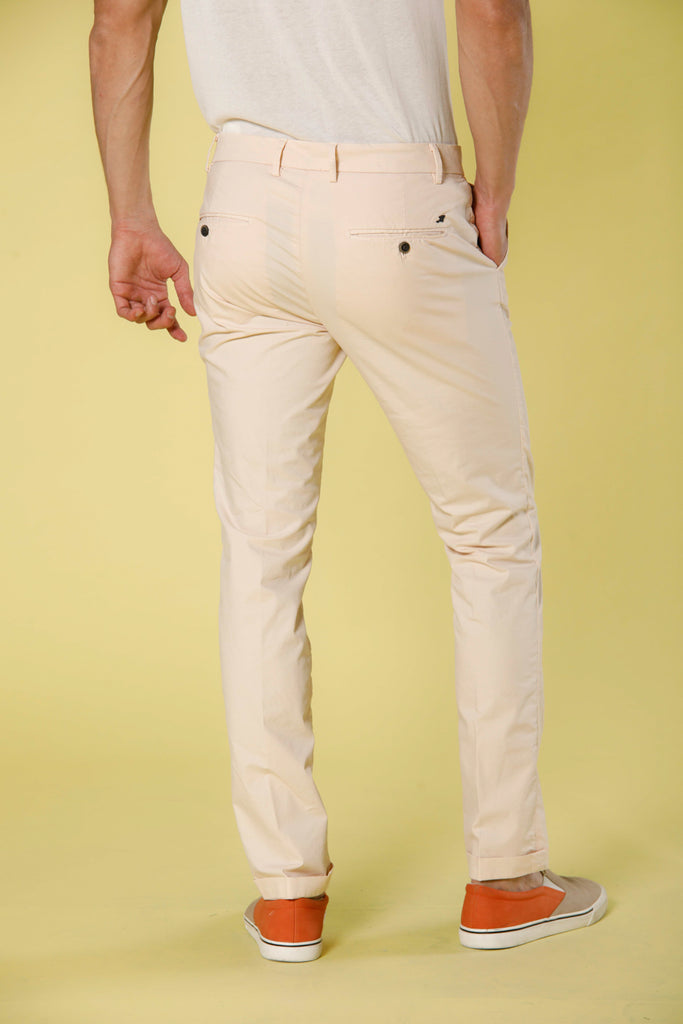 Immagine 3 di pantalone chino uomo in gabardina stretch rosa pastello modello Milano Style di Mason's