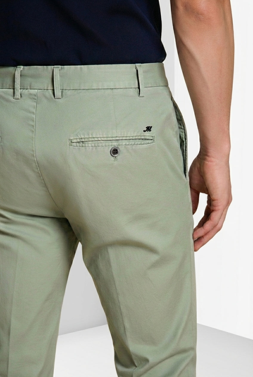 Milano pantalón chino hombre en gabardina stretch extra slim fit ①