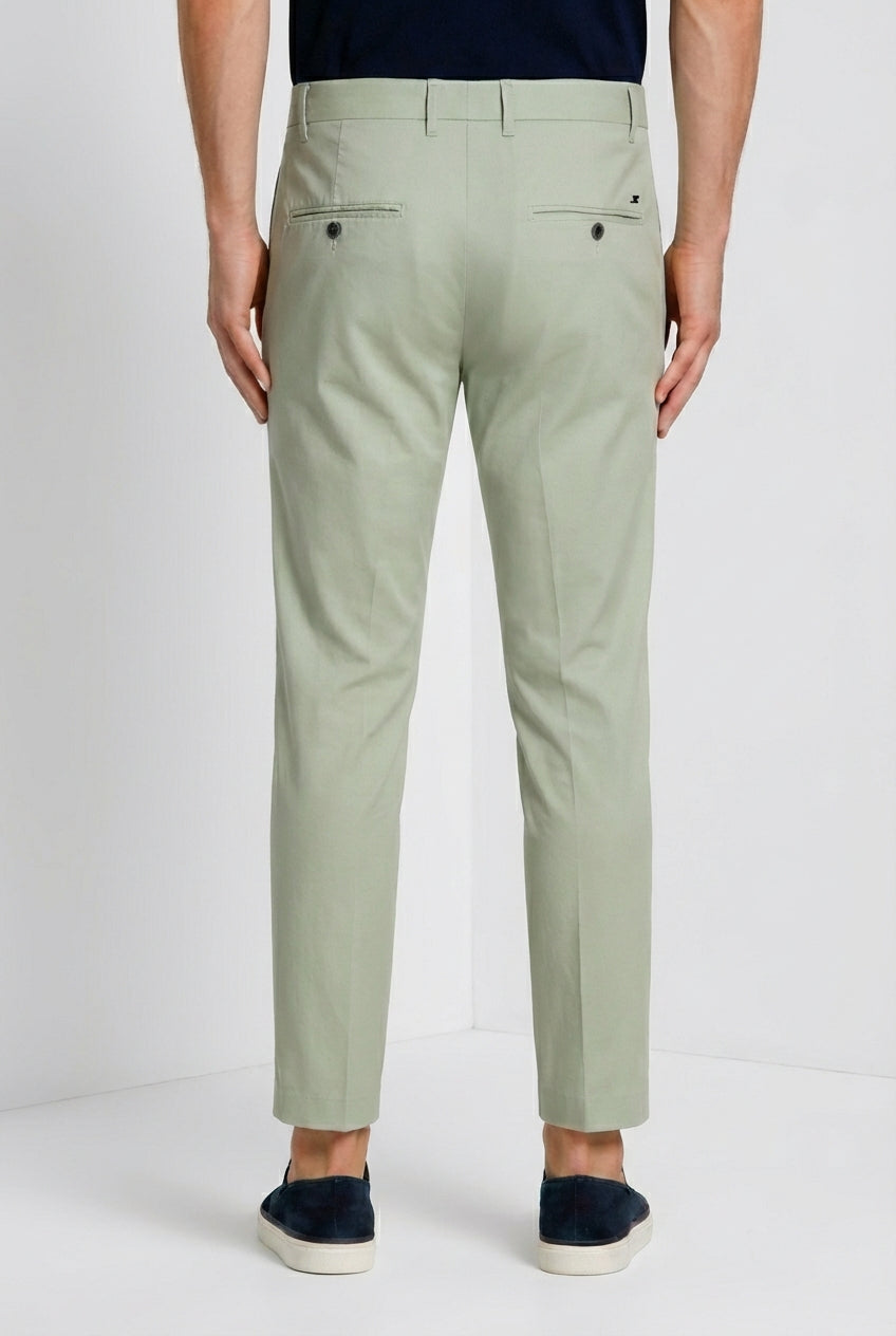 Milano pantalón chino hombre en gabardina stretch extra slim fit ①