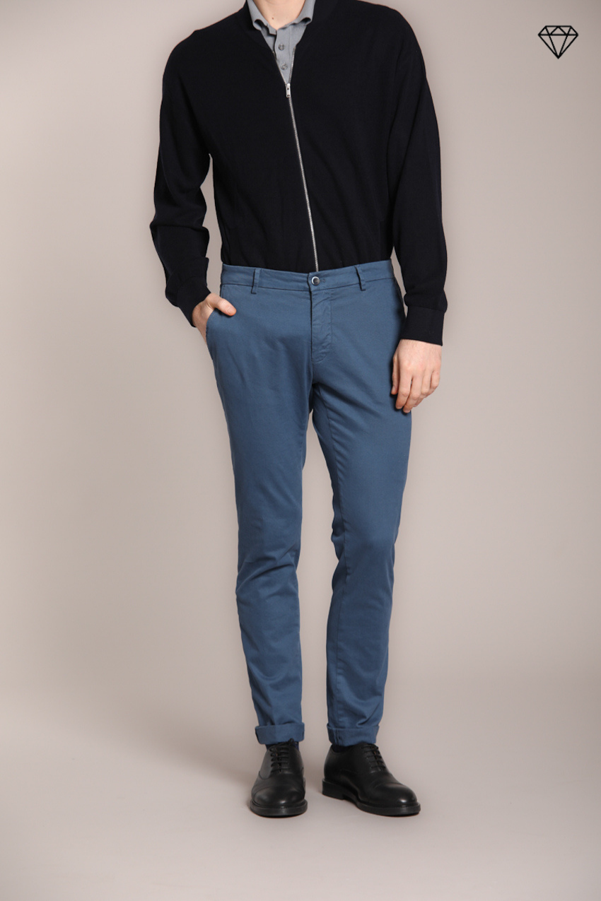 Milano pantalón chino hombre en gabardina stretch extra slim fit ①