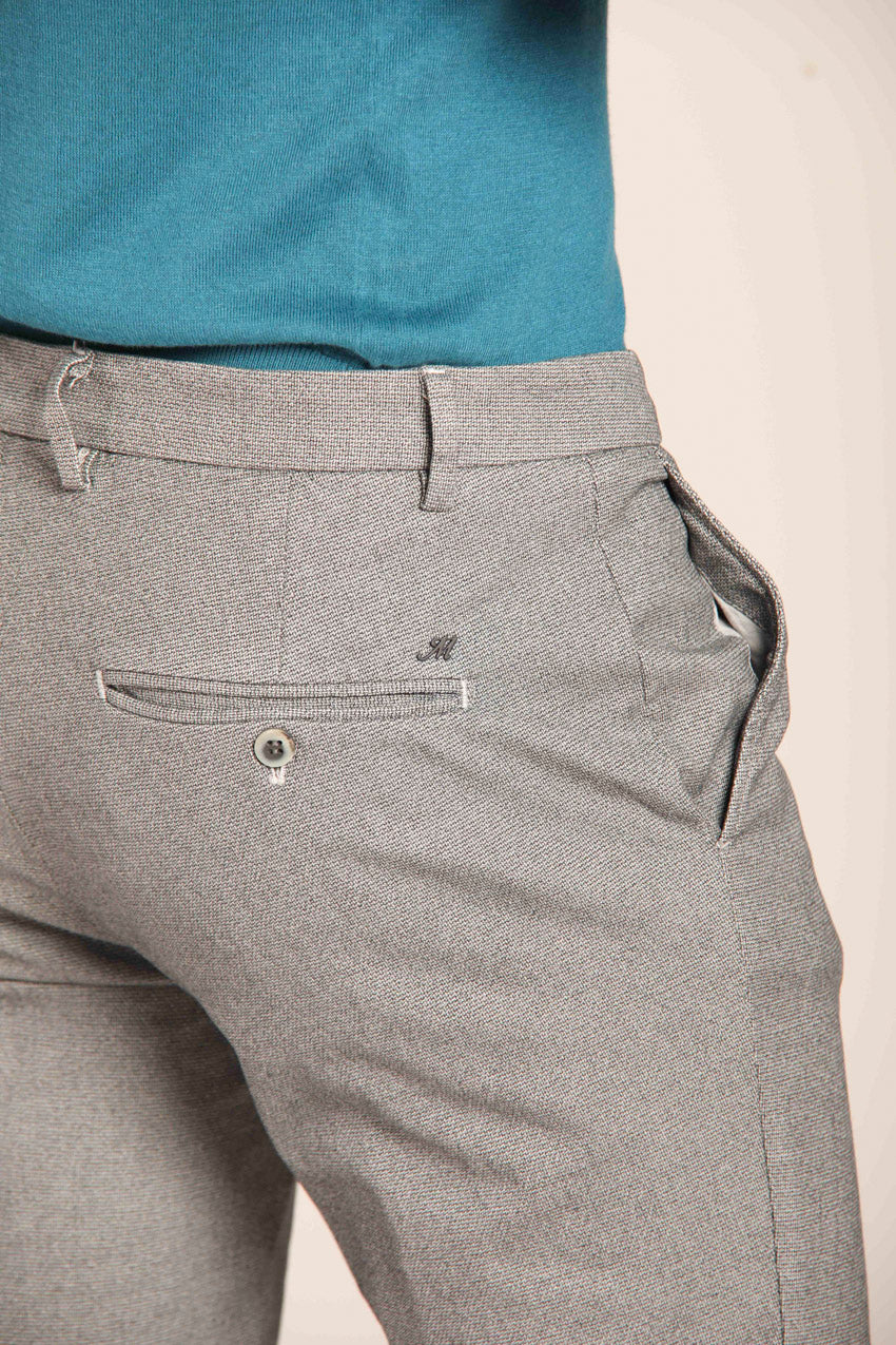 immagine 3 di pantalone chino uomo modello Milano Style con microfantasia, di colore grigio, fit extra slim di Mason's