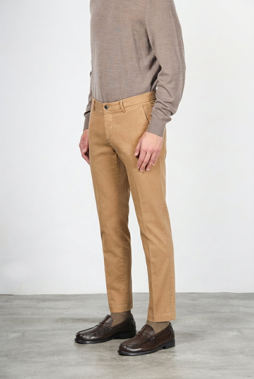 Milano pantalon chino homme en gabardine stretch extra slim fit ①
