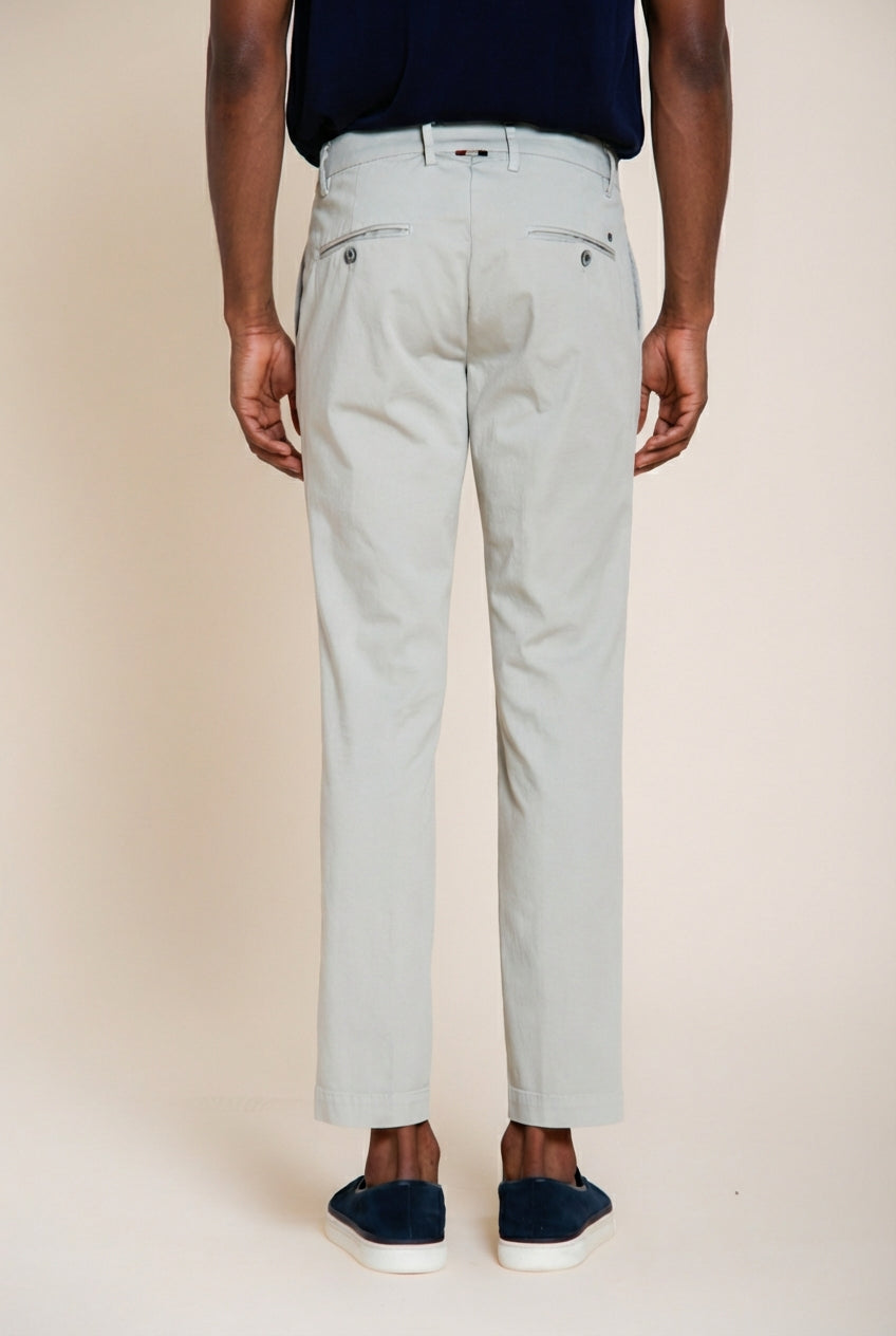 Milano pantalón chino hombre en gabardina stretch extra slim fit ①