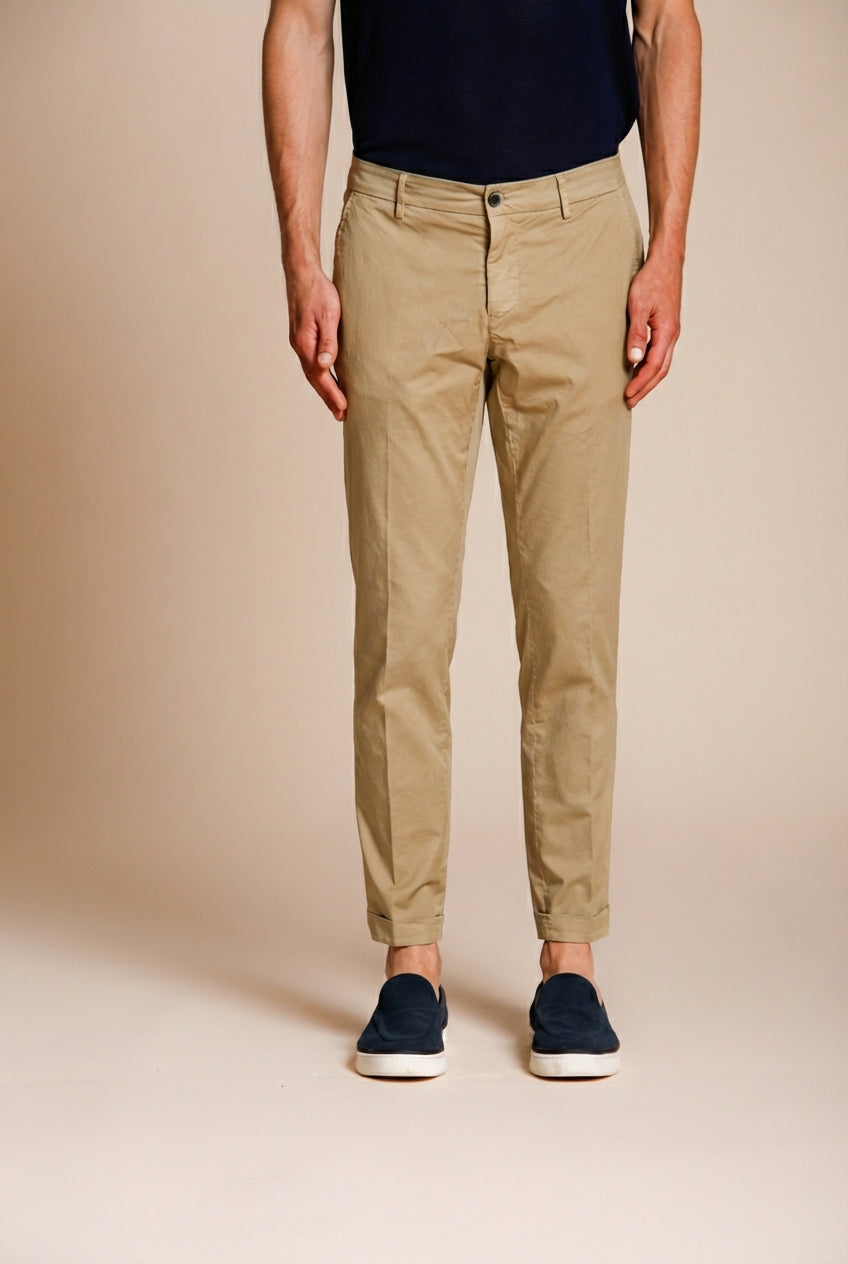 Milano pantalón chino hombre en gabardina stretch extra slim fit ①