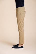 Milano pantalón chino hombre en gabardina stretch extra slim fit ①