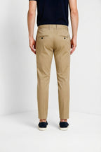 Milano pantalón chino hombre en gabardina stretch extra slim fit ①