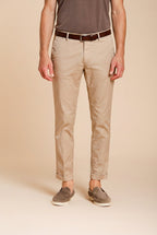 Milano pantalón chino hombre en gabardina stretch extra slim fit ①