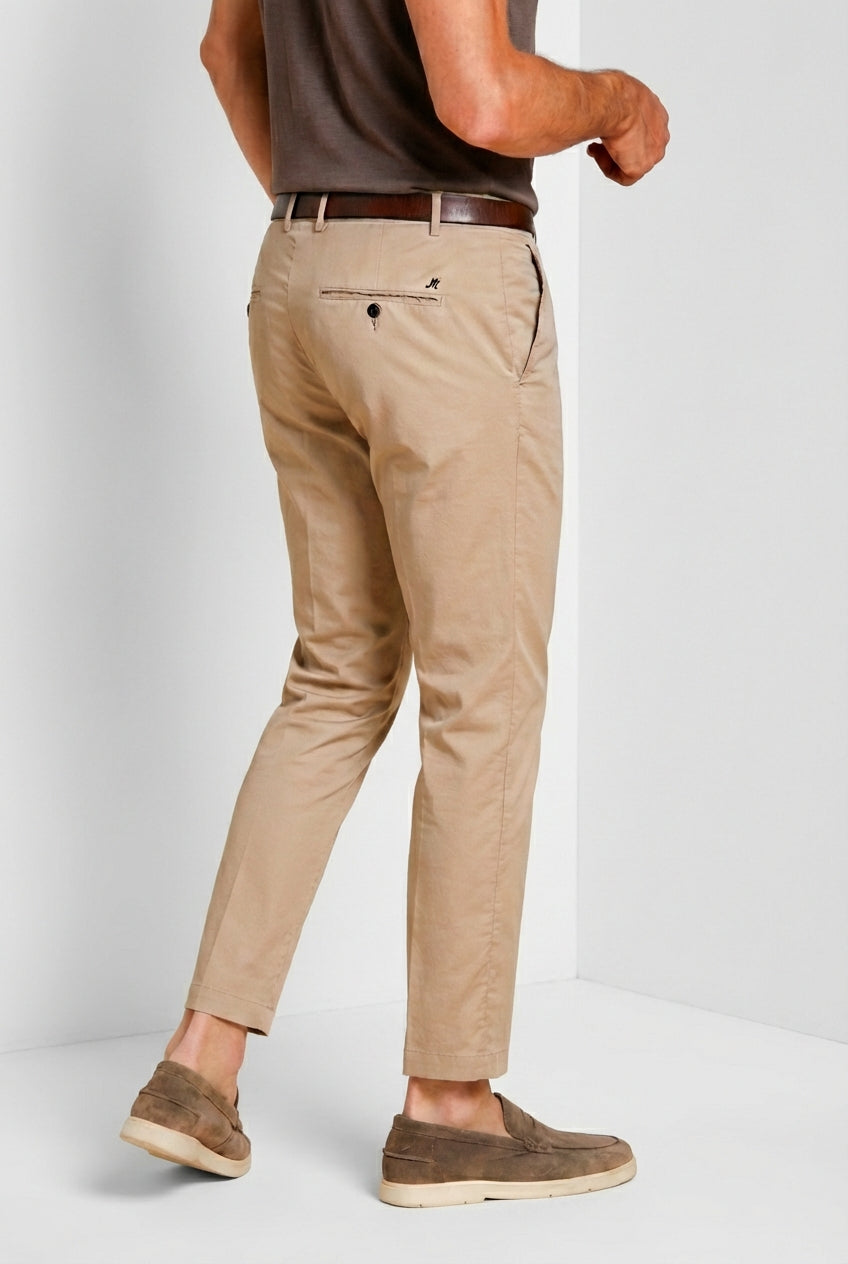 Milano pantalón chino hombre en gabardina stretch extra slim fit ①