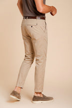 Milano pantalón chino hombre en gabardina stretch extra slim fit ①
