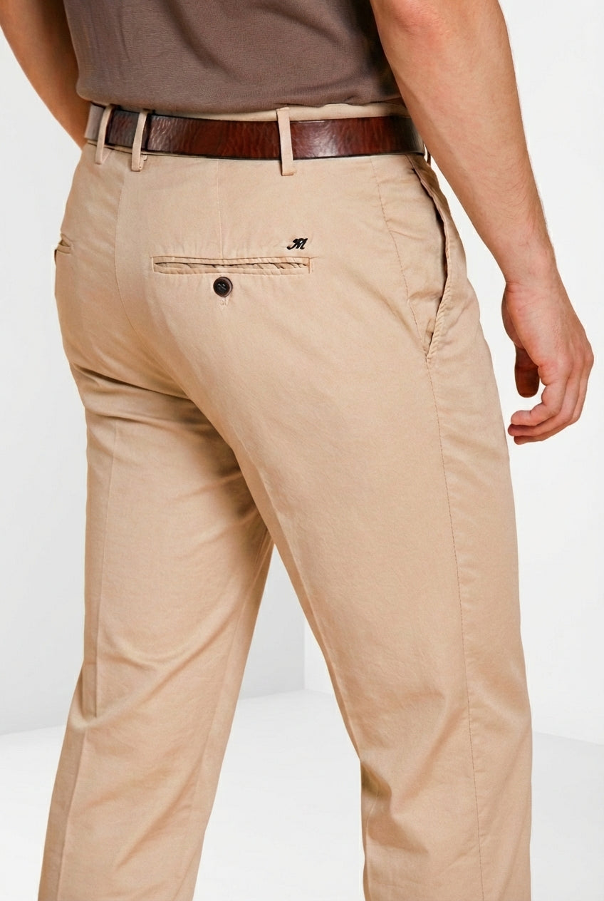 Milano pantalón chino hombre en gabardina stretch extra slim fit ①