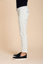 Milano pantalón chino hombre en gabardina stretch extra slim fit ①