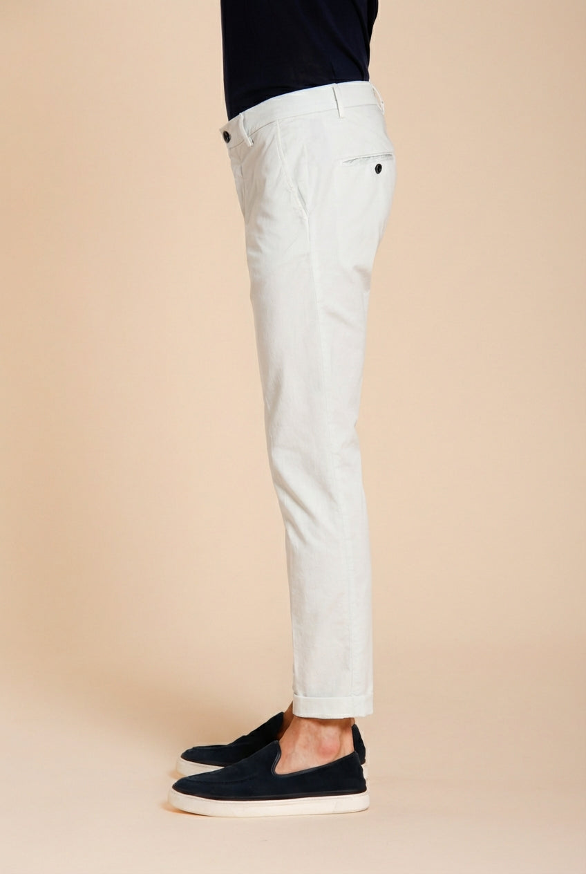 Milano pantalón chino hombre en gabardina stretch extra slim fit ①