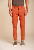 Milano pantalone chino uomo in gabardina stretch extra slim fit ①