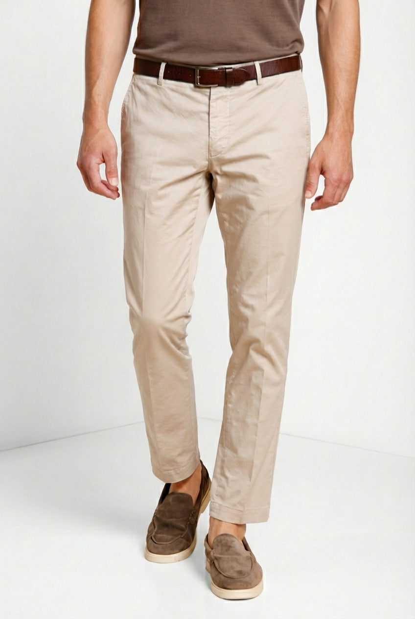 Milano pantalón chino hombre en gabardina stretch extra slim fit ①