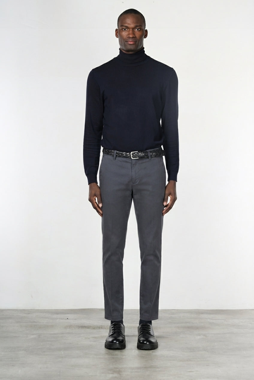 Milano Chinohose für Herren aus Stretch-Gabardine mit extra slim fit ①
