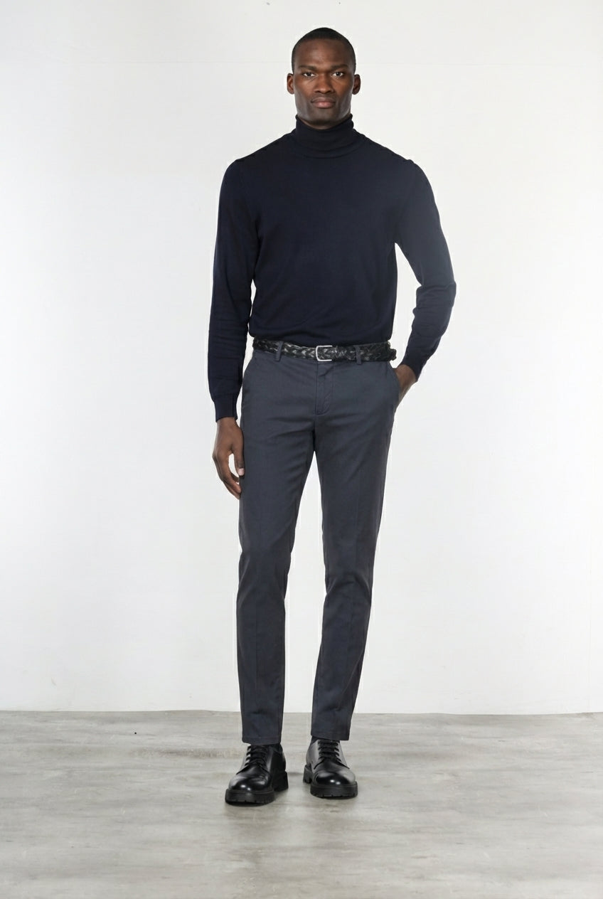 Milano Chinohose für Herren aus Stretch-Gabardine mit extra slim fit ①

