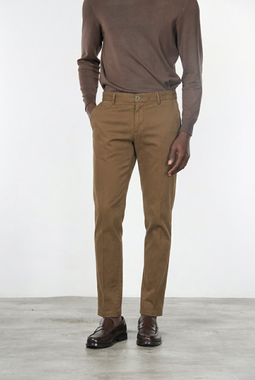 Milano pantalone chino uomo in gabardina stretch extra slim fit ①