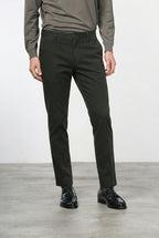 Milano pantalone chino uomo in gabardina stretch extra slim fit ①
