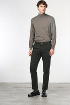Milano pantalone chino uomo in gabardina stretch extra slim fit ①