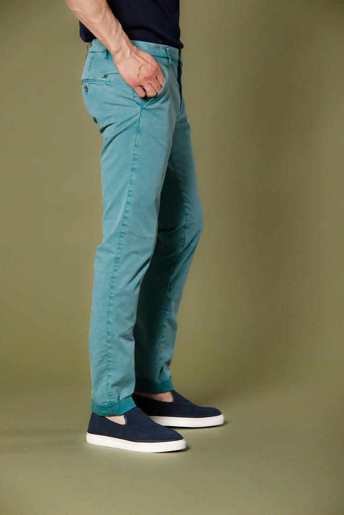 Immagine 5 di pantalone chino uomo in twill stretch color verde menta modello Milano Style Essential di Mason's