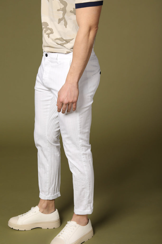 immagine 2 di pantalone chino uomo modello Osaka Style, bianco fit carrot di Mason's