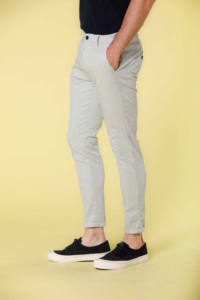 Immagine 4 di pantalone chino uomo in cotone stretch color celestino con pattern resca 3D modello Osaka Style di Mason's