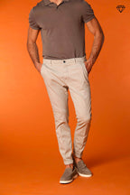 Osaka pantalon chino homme coton et tencel carrot fit ①