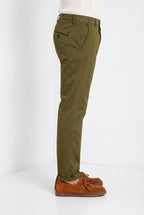 Osaka pantalón chino hombre en tricotina fina de algodón y lyocell carrot fit