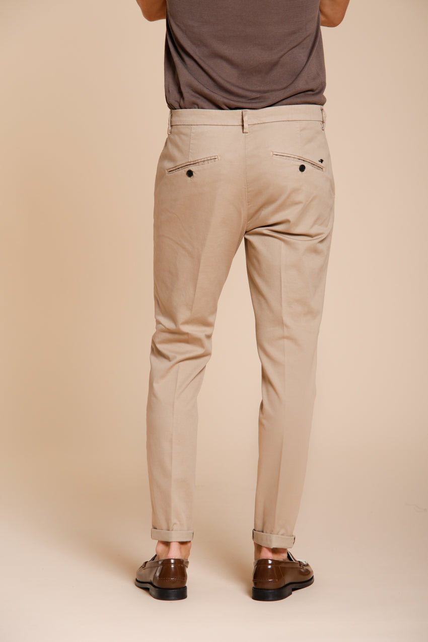 Osaka pantalone chino uomo in tricotina fine di cotone e lyocell carrot fit