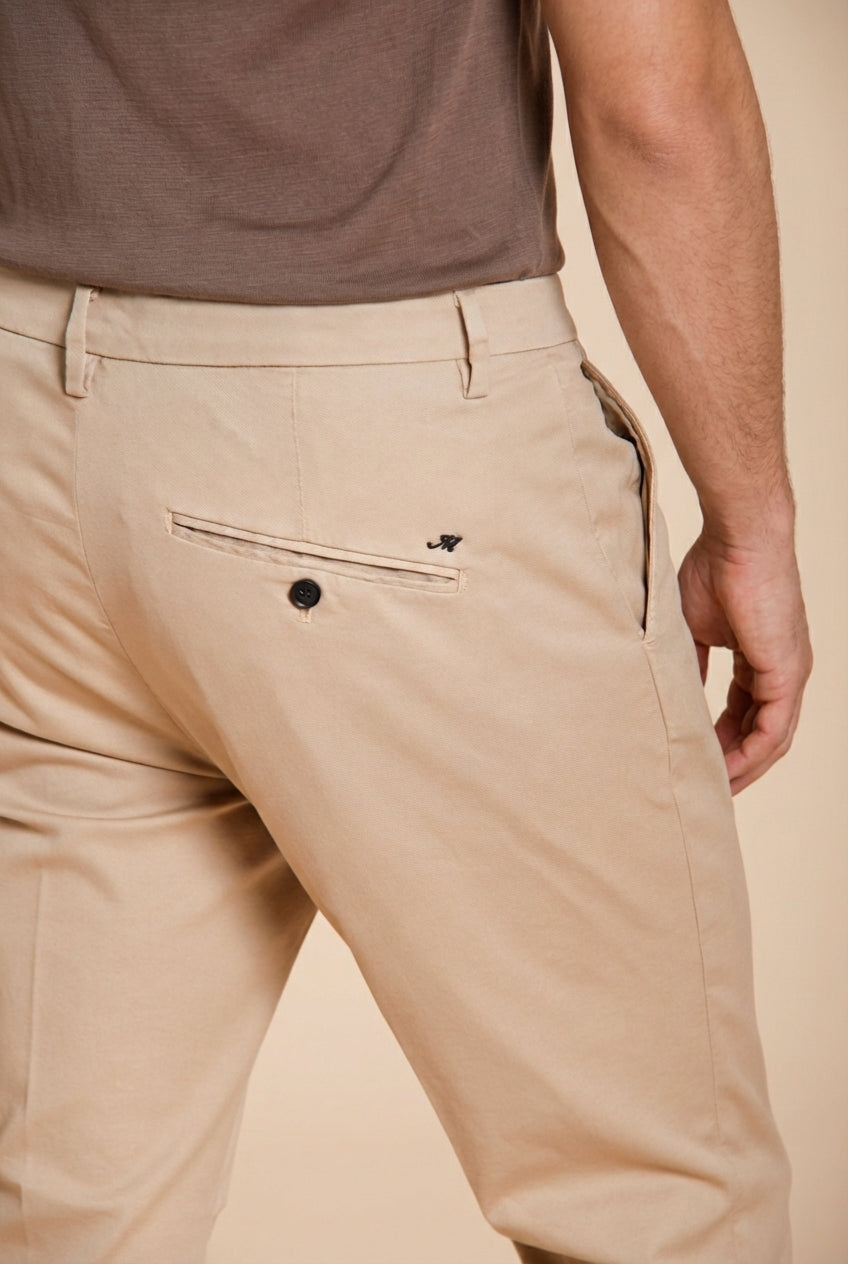Osaka pantalón chino hombre en tricotina fina de algodón y lyocell carrot fit