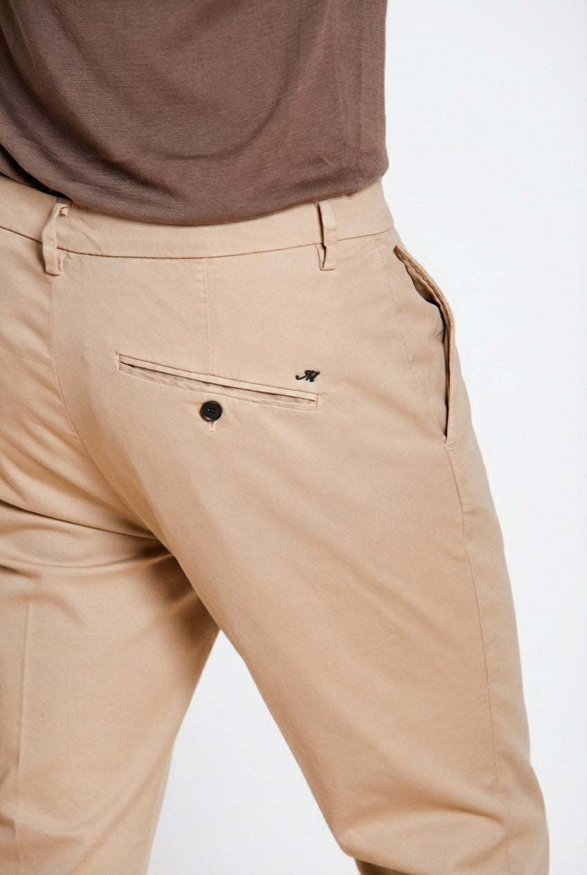 Osaka pantalón chino hombre en tricotina fina de algodón y lyocell carrot fit