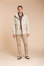 Osaka pantalón chino hombre en tricotina fina de algodón y lyocell carrot fit